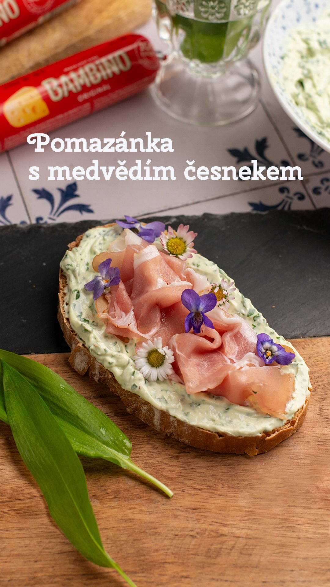 Sýrová pomazánka s medvědím česnekem
Hotová během chvilky!⏱️🧀🐻🌱

Základ tvoří tavený sýr Bambino Originál – oblíbený sýr se stoprocentně ementálovou chutí, kterou si na Slovensku vychutnávají už od 70. let.

🎥 Postup je ve videu 👉 Podrobný recept najdete na webu svetsyru.cz (odkaz v bio)

Uložte si a vyzkoušejte, dokud je medvědí česnek v sezóně 
a sledujte mě pro více jednoduchých receptů→ @ceskazceska ❤️

Spolupráce @svetsyruczsk 

#rychlerecepty #videorecept #syrovapomazanka #snadnerecept #recept
