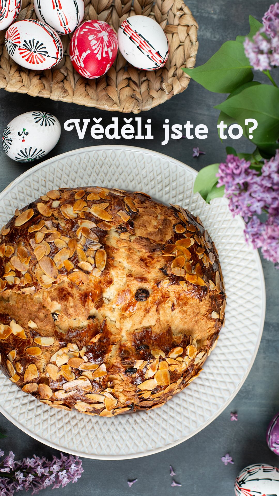 Věděli jste, že mazanec se na našem území objevuje už ve středověku?
A tak, jak ho známe dnes, se ale peče až od 18. století. Dodnes patří k nejkrásnějším symbolům Velikonoc.

Není to jen sladké pečivo. Každý detail má svůj význam:�✝️ kříž – požehnání�⭕ kulatý tvar – znovuzrození a nový začátek�🍇 rozinky – plodnost a hojnost�🌰 mandlové lupínky – bohatství a štěstí

Mazanec se tradičně pekl na Bílou sobotu jako konec půstu a první kousek se často nechával posvětit v kostele.

✨ Recept na voňavý domácí mazanec najdete na mém webu ceskazceska.cz

Chcete víc tradičních receptů, příběhů a zajímavostí z české kuchyně? Sledujte můj profil @ceskazceska ♥️

#velikonoce #mazanec #cesketradice #peceni #recepty