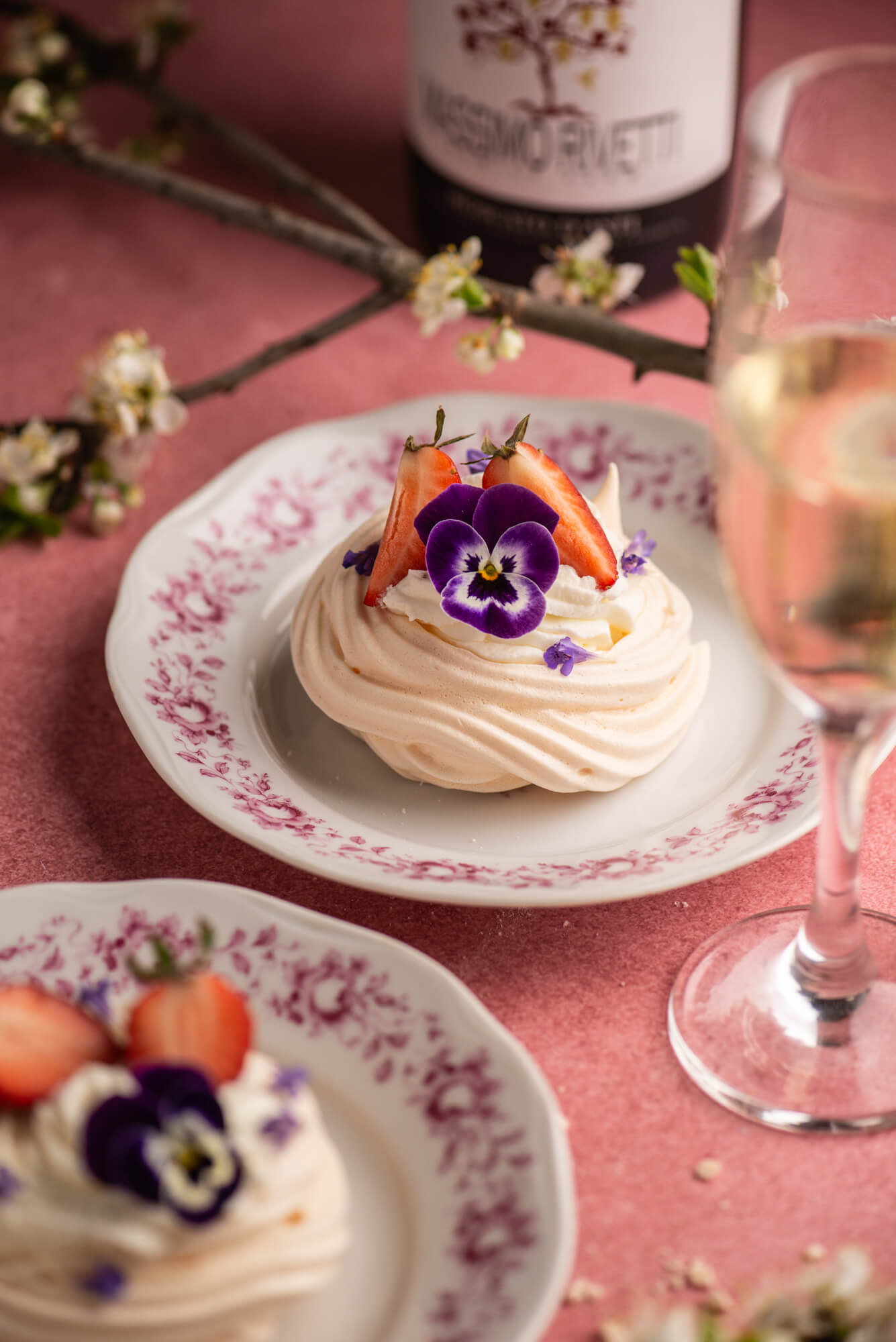 Mini pavlova s krémem a ovocem neboli sněhové pusinky