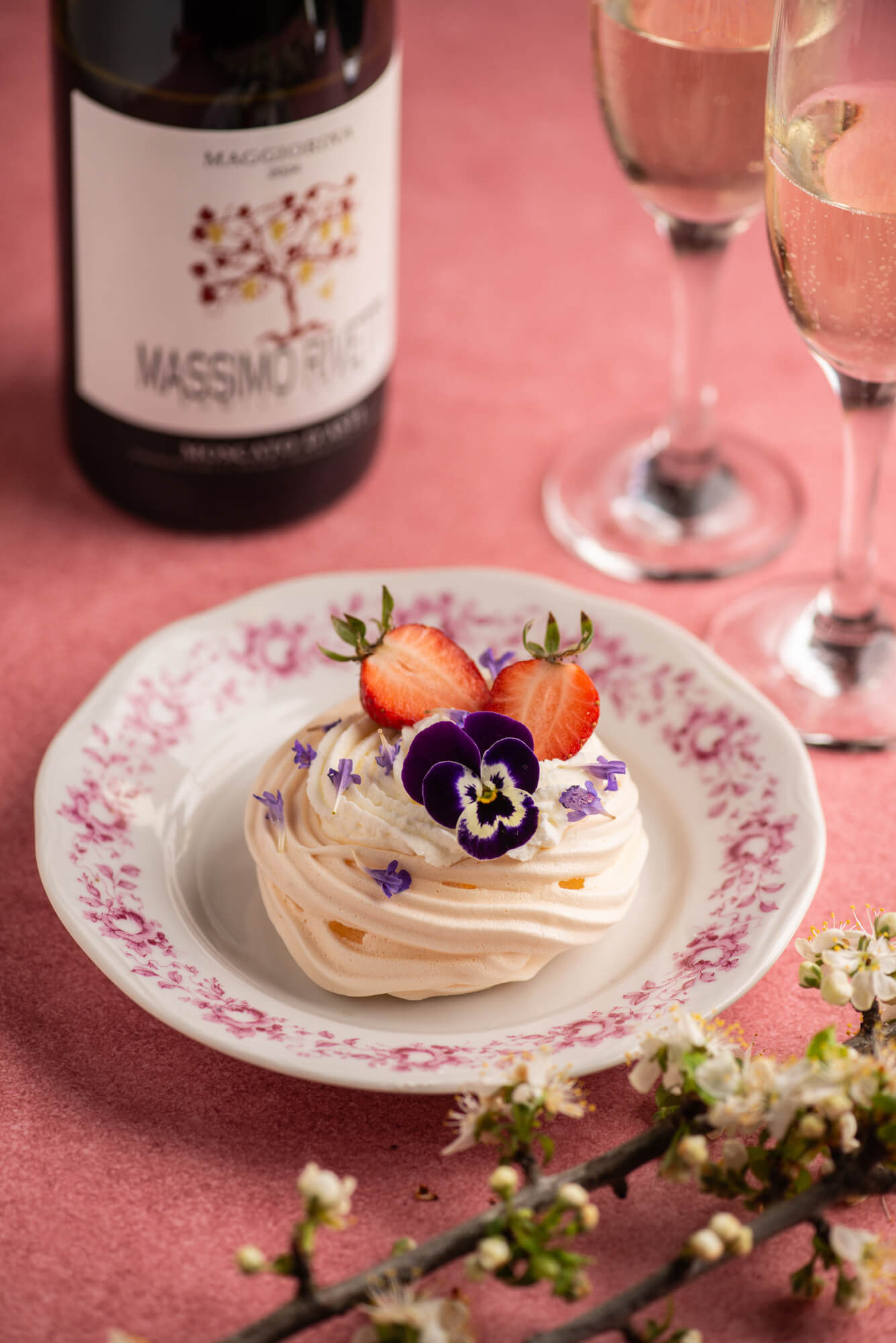 Mini pavlova s krémem a ovocem neboli sněhové pusinky