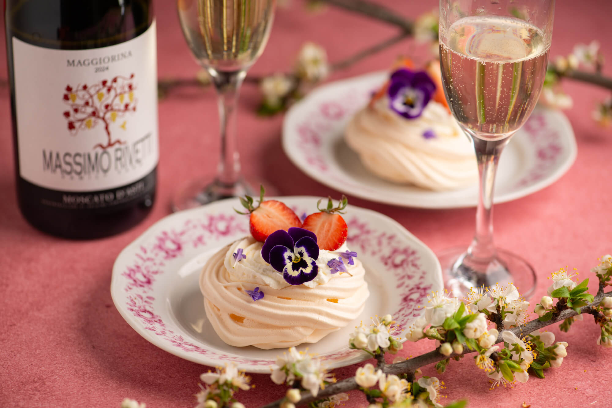 Mini pavlova s krémem a ovocem neboli sněhové pusinky