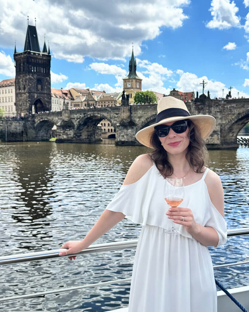 Češka z Česka plavba lodí na Vltavě, výhled na Karlův most